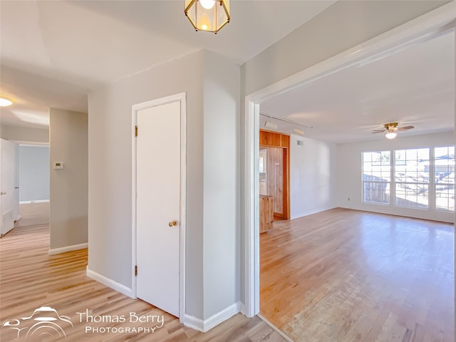 unfurnished room with light hardwood / wood-style flooring, rail lighting, and ceiling fan