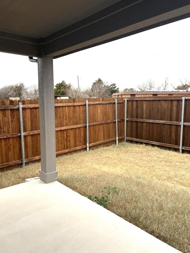 view of yard featuring a patio area