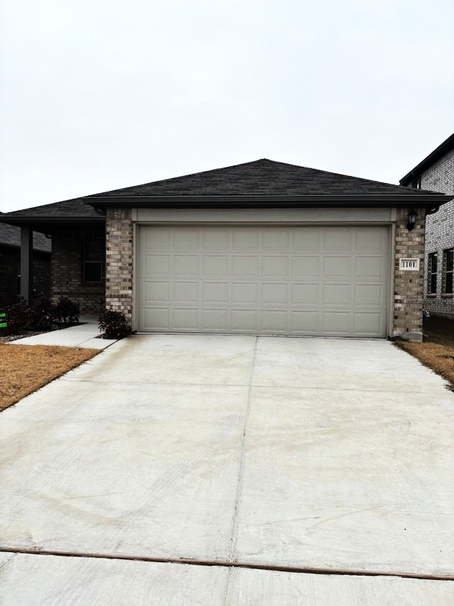 view of front facade with a garage