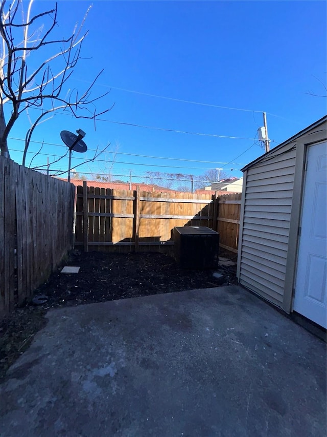 view of yard with a patio