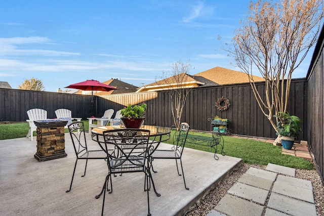 view of patio with an outdoor fire pit