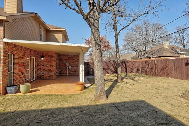 view of yard featuring a patio