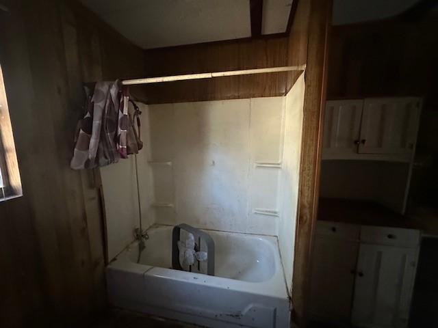 bathroom featuring shower / bath combination