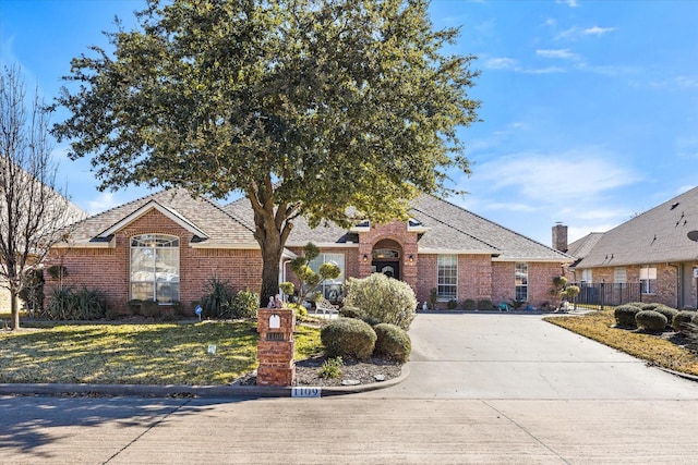 view of front facade with a front yard