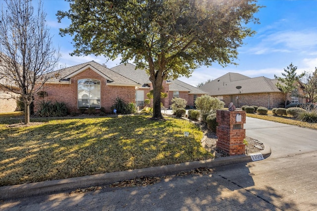 view of front facade with a front lawn