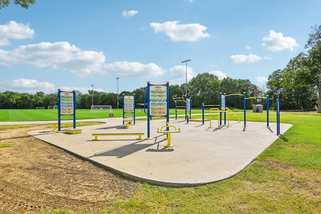 view of property's community featuring a yard