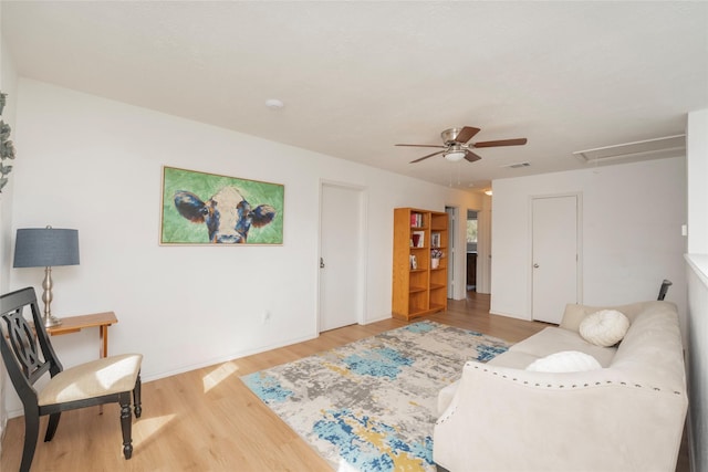 living room with light hardwood / wood-style floors and ceiling fan