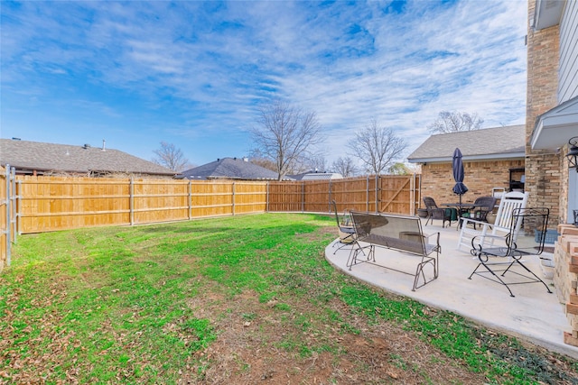 view of yard with a patio area