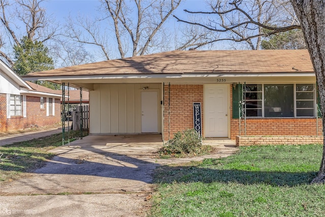 view of front of property with a carport