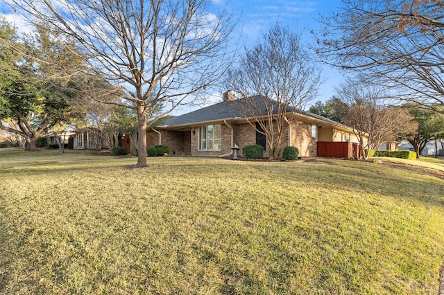 view of front facade featuring a front yard