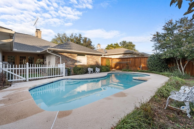 view of swimming pool