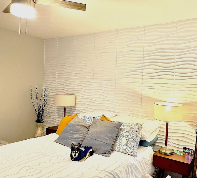 bedroom with ceiling fan