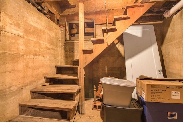 staircase featuring concrete flooring