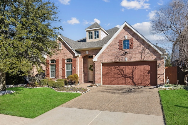 view of front of property with a front yard