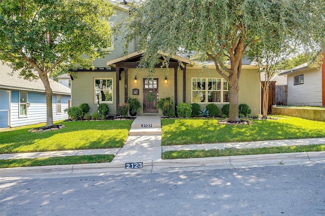 view of front of property with a front yard