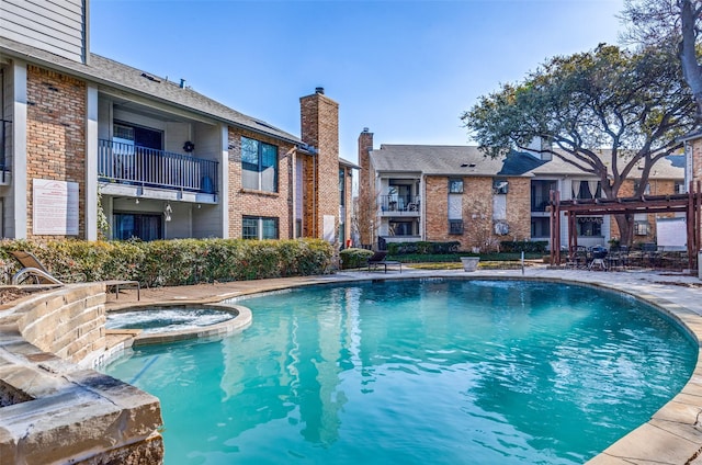 view of swimming pool featuring a pool with connected hot tub