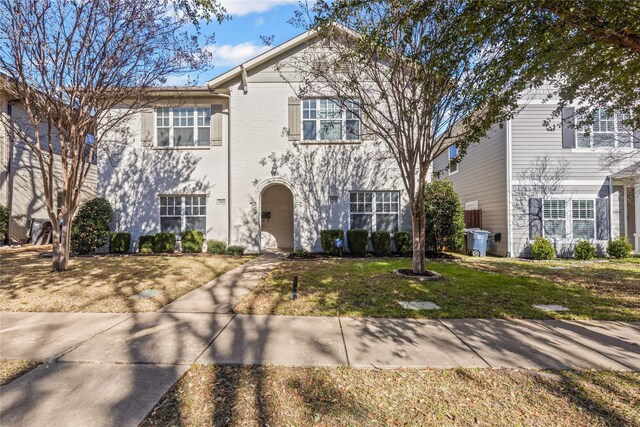 view of front of home with a front lawn