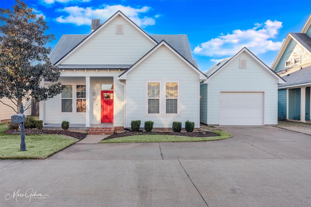 view of front facade featuring a garage and a front lawn