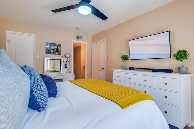 bedroom with ceiling fan