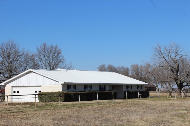 exterior space featuring a front lawn