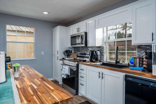 bar with blue cabinetry, wooden counters, dark wood-type flooring, and a textured ceiling