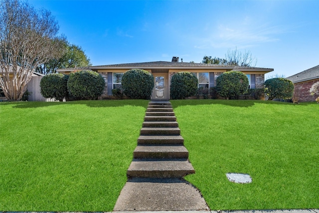 ranch-style house with a front yard