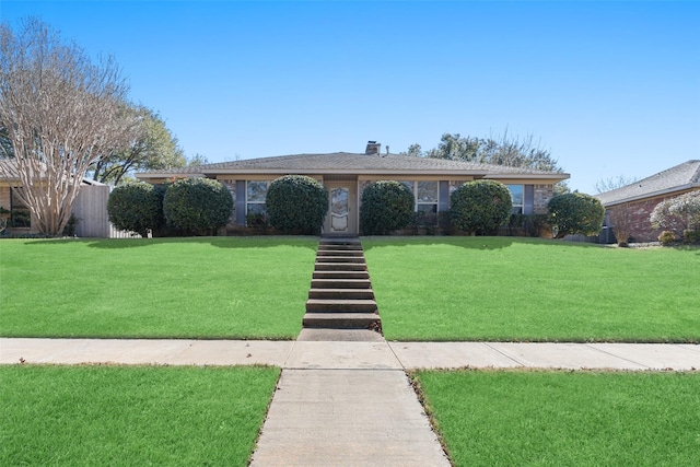 ranch-style house featuring a front lawn