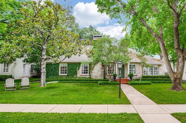 ranch-style home with a front yard