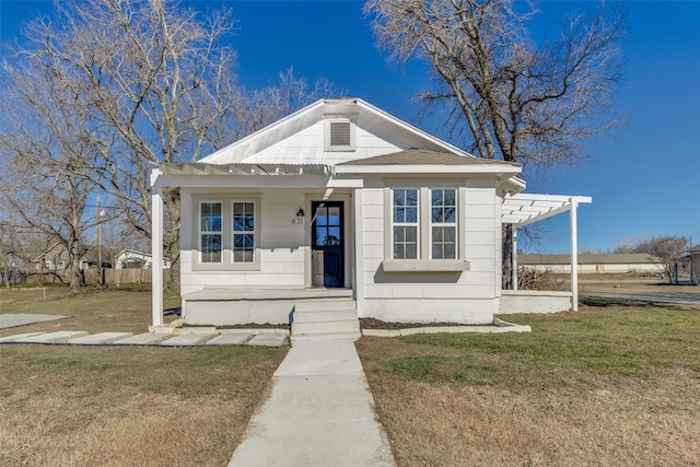 bungalow-style house with a front yard