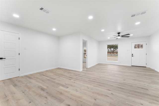 empty room featuring light hardwood / wood-style floors and ceiling fan