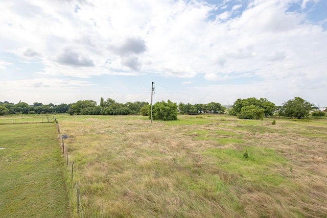 view of yard featuring a rural view