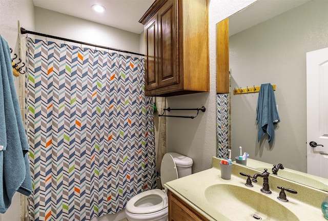 bathroom with toilet, a shower with shower curtain, and vanity