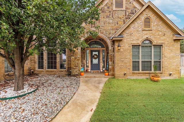 view of front of home with a front yard