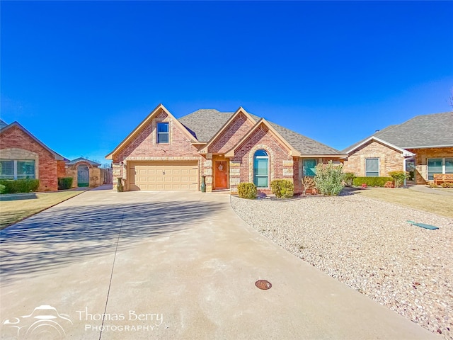 view of front of property featuring a garage