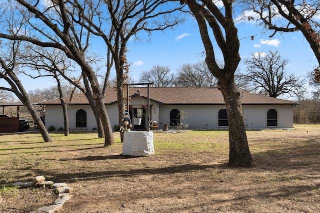 single story home featuring a front yard