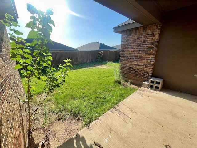 view of yard with a patio area