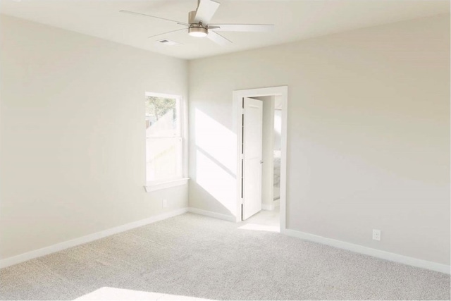 unfurnished room with light carpet and ceiling fan