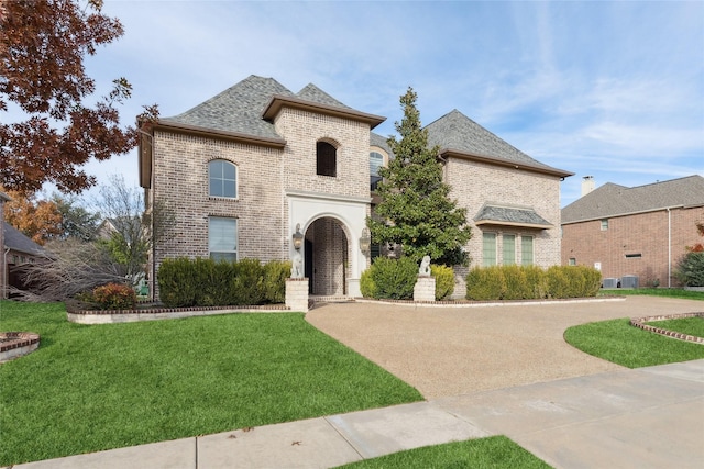 view of front of home with a front lawn