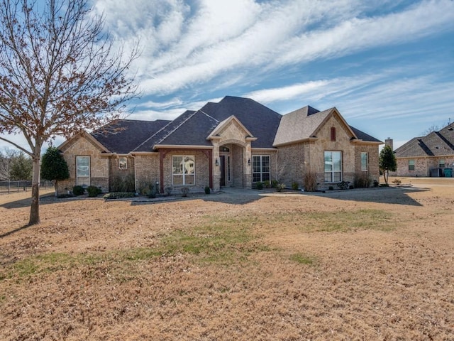 ranch-style home featuring a front lawn