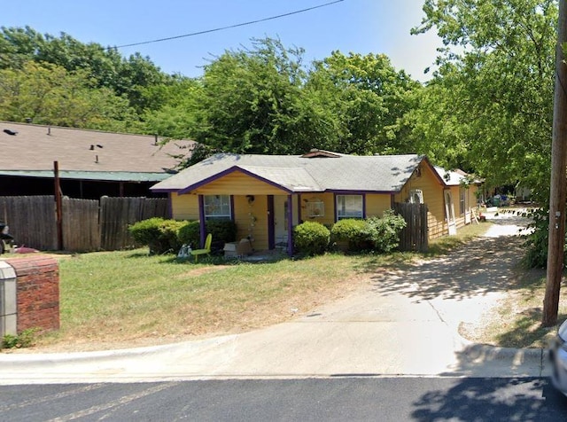 view of front of house with a front lawn