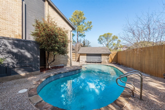 view of swimming pool