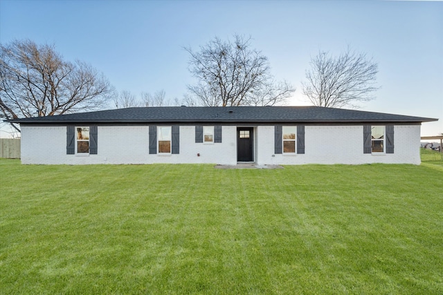 view of front of property with a front yard