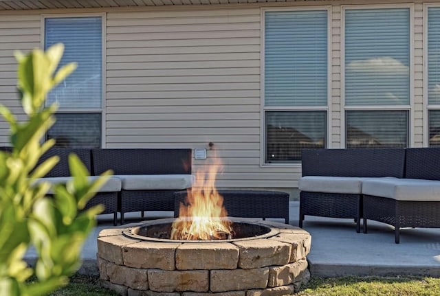 view of patio featuring an outdoor living space with a fire pit