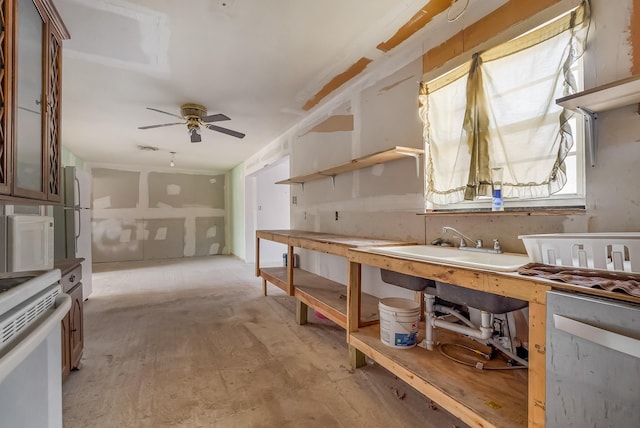 kitchen with ceiling fan and electric range