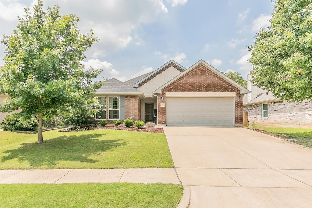 view of front of property featuring a front yard and a garage