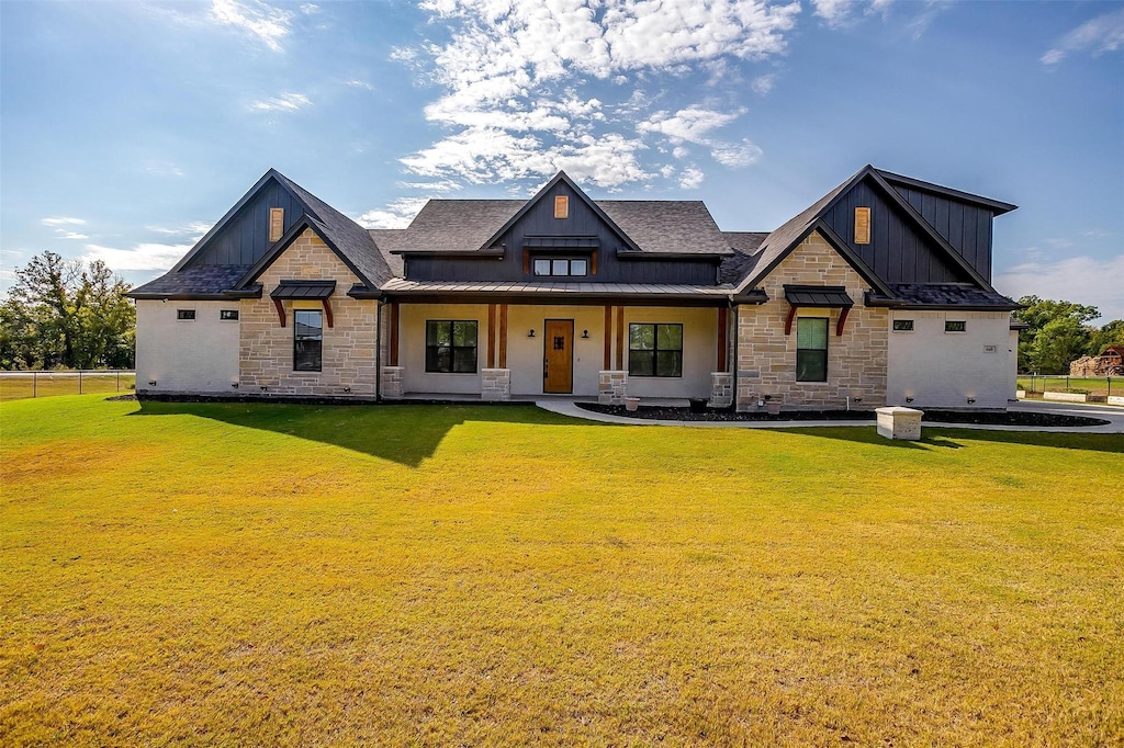 view of front of property with covered porch and a front lawn