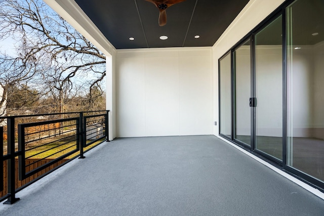 balcony featuring ceiling fan