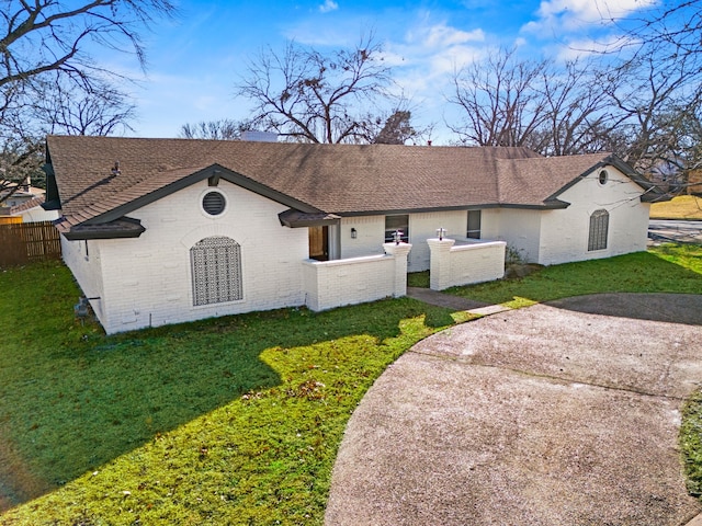 ranch-style home featuring a front yard