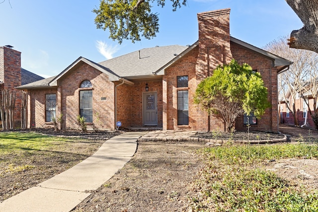 view of front of property with a front lawn