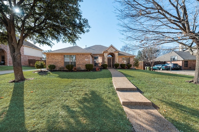 single story home with a front lawn